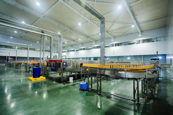 兩大可樂(lè)漲價(jià) 國(guó)產(chǎn)汽水發(fā)力 今夏汽水市場(chǎng)競(jìng)爭(zhēng)激烈